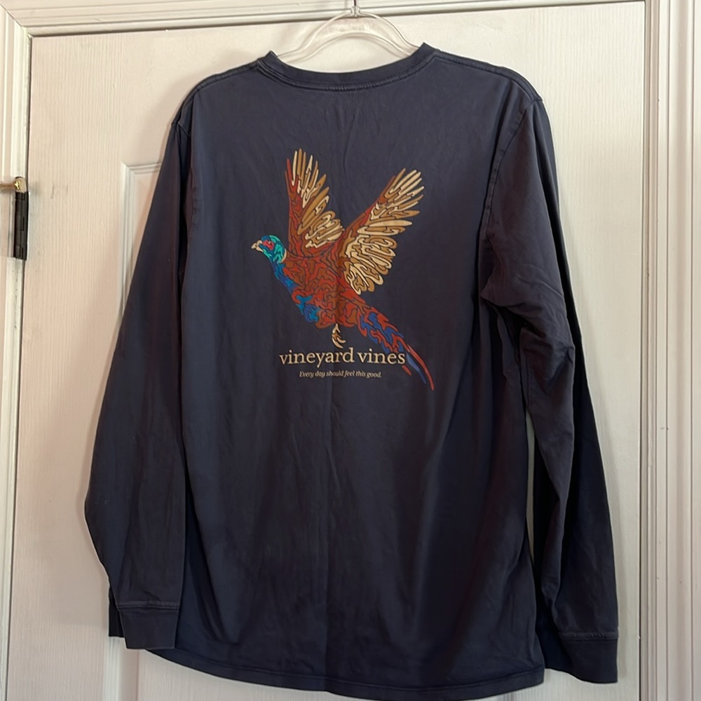🦅 VINEYARD VINES Men’s M Long Sleeve T • “Every day should feel this good”
